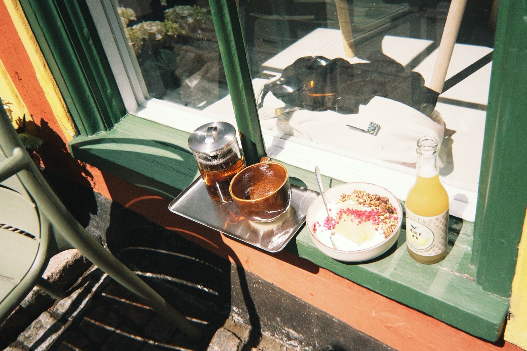 Morgenmad i solen